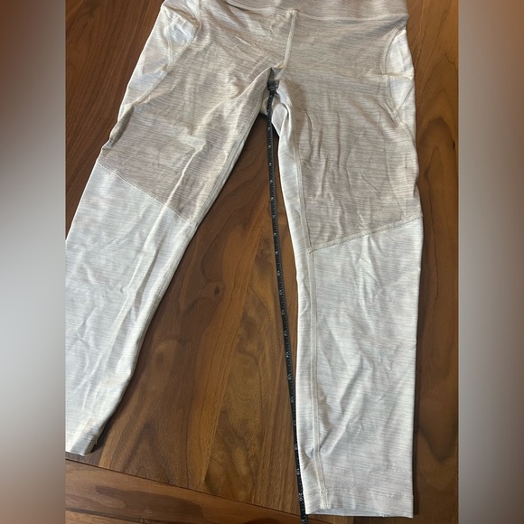 EUC Outdoor Voices TechSweat 7/8 Two-Tone Leggings Cream Tan Yoga Pants Size M - Picture 7 of 9